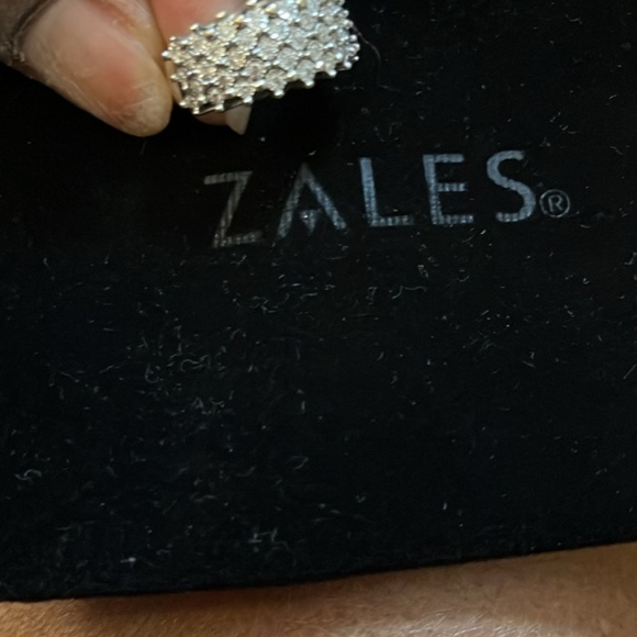 Diamond ring - Picture 2 of 3